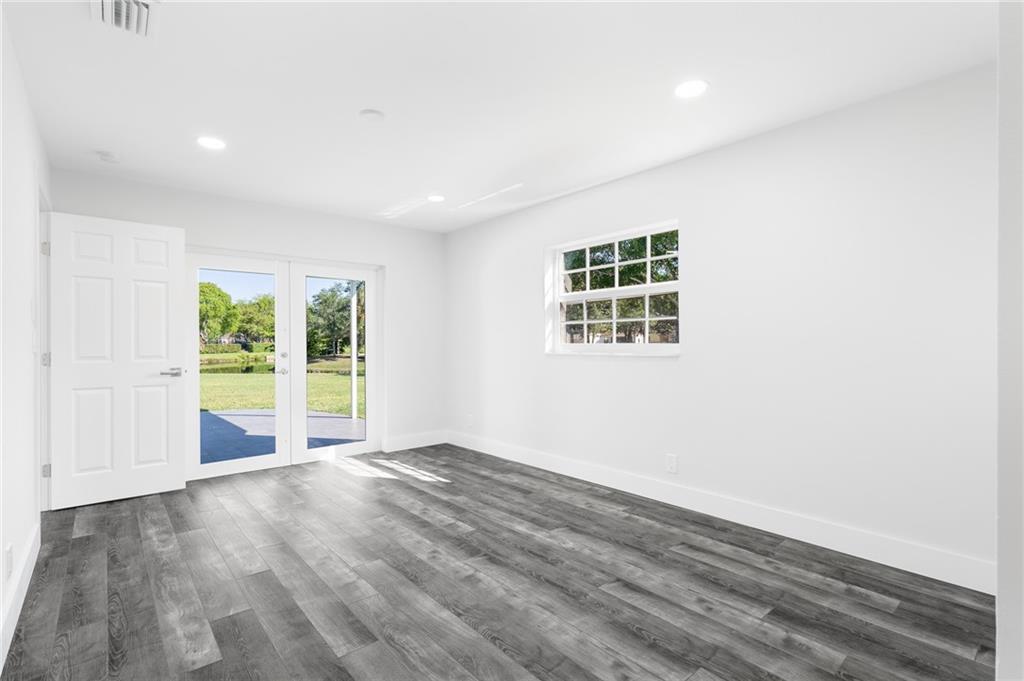 Lauderdale West 3 Sec 83- - Residential