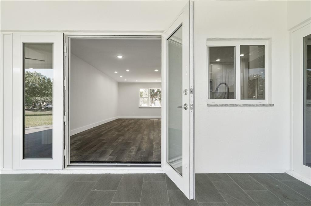 Lauderdale West 3 Sec 83- - Residential