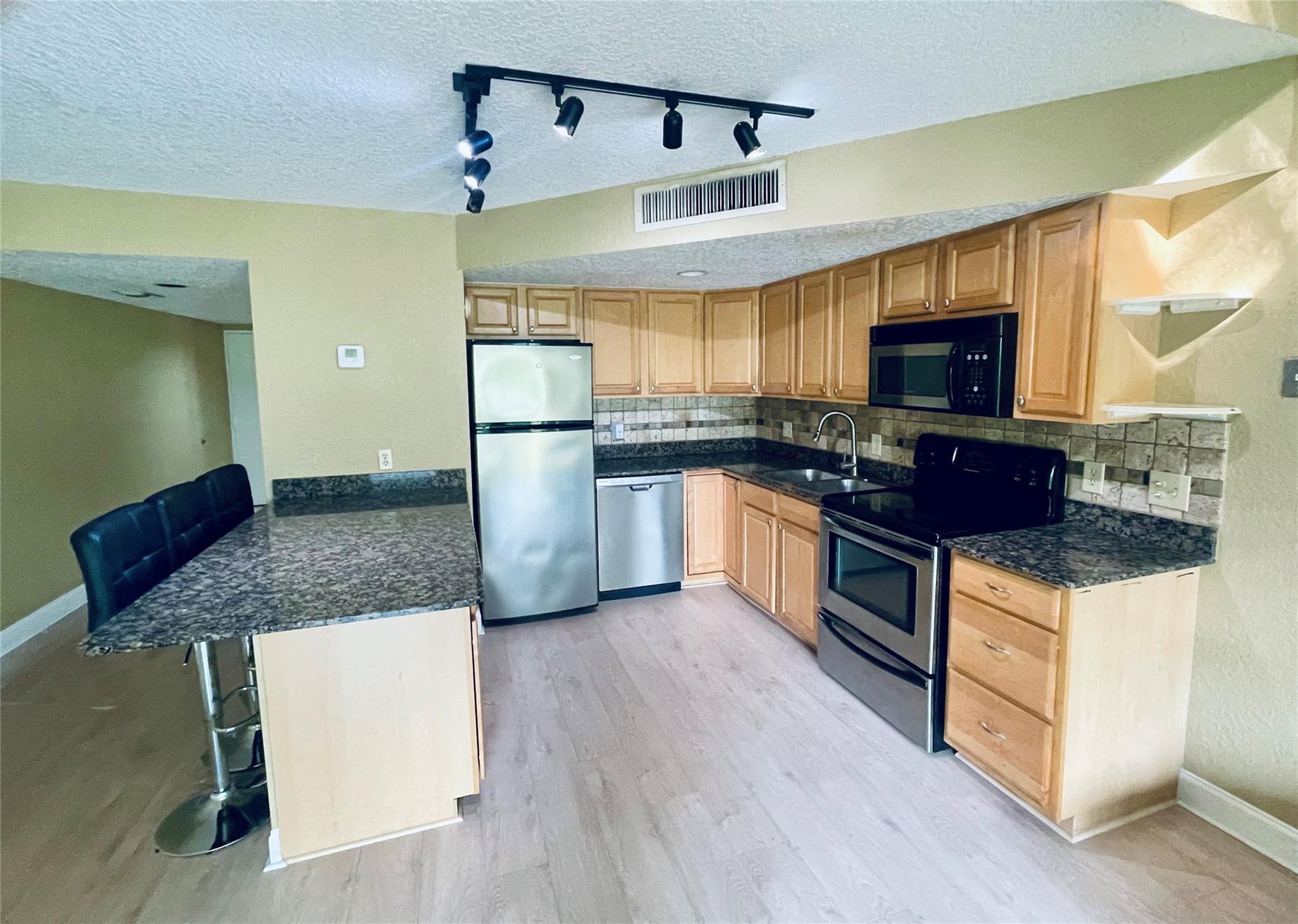 The Racquet Club Of Deer - Residential Lease