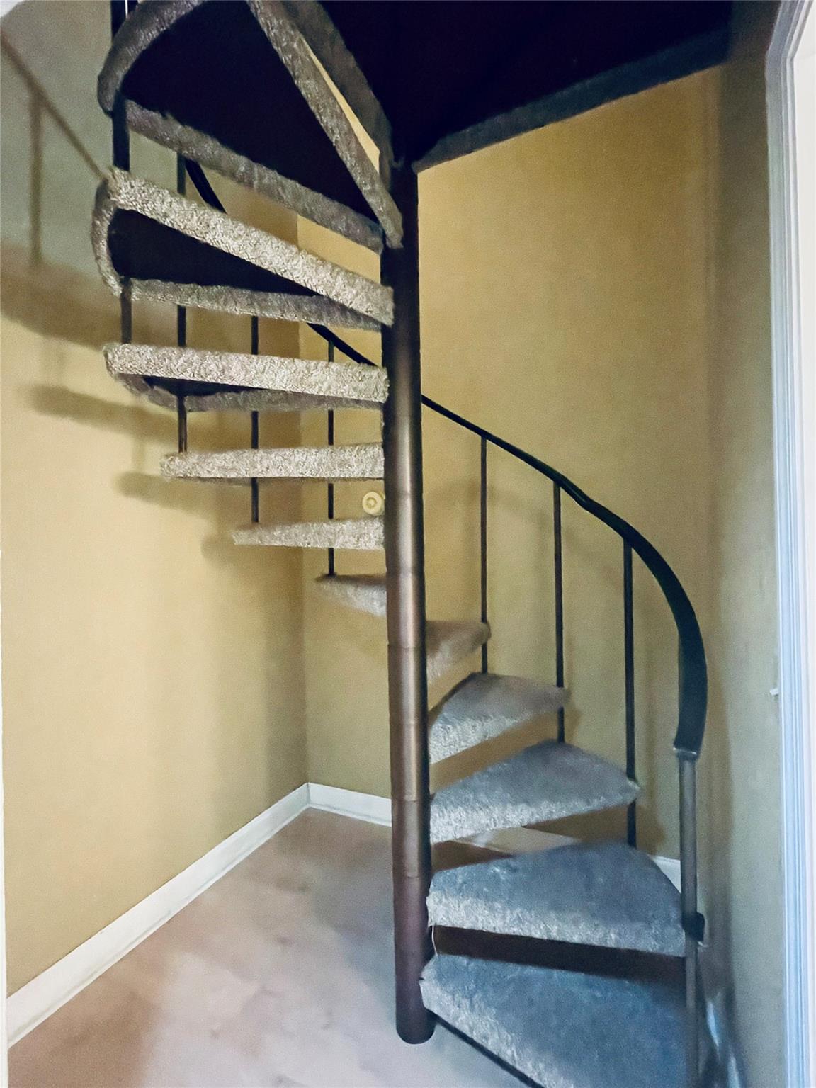 The Racquet Club Of Deer - Residential Lease