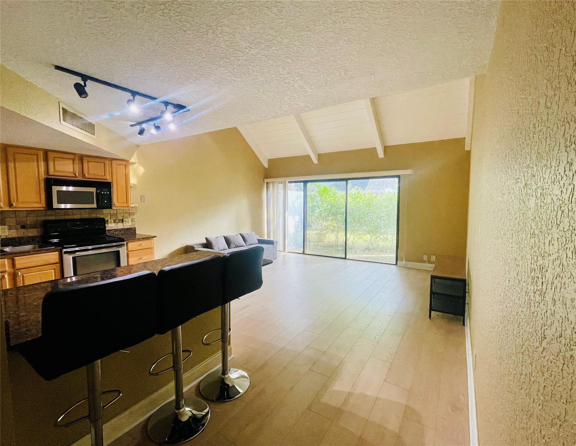 The Racquet Club Of Deer - Residential Lease