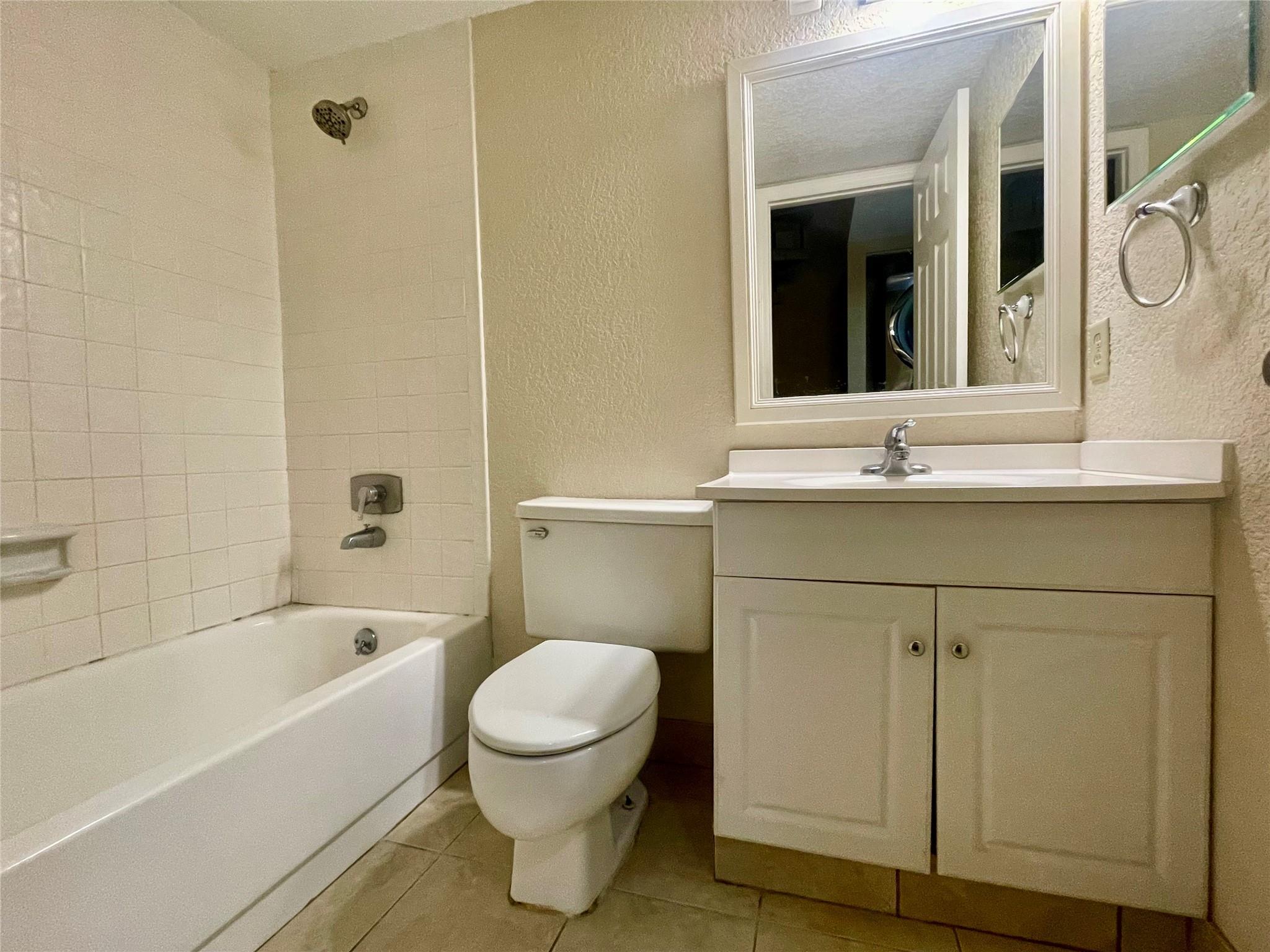 The Racquet Club Of Deer - Residential Lease