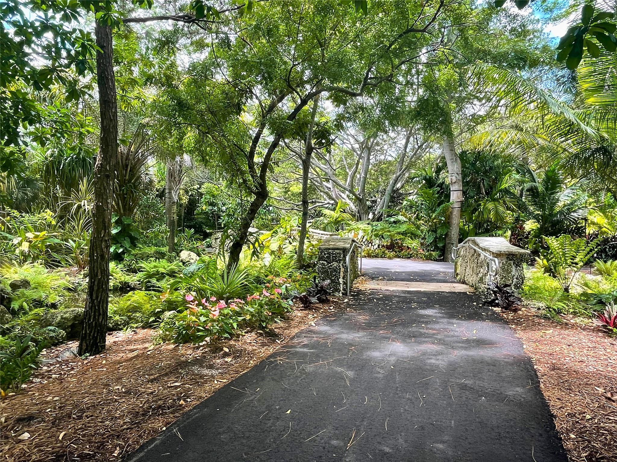 The Racquet Club Of Deer - Residential Lease