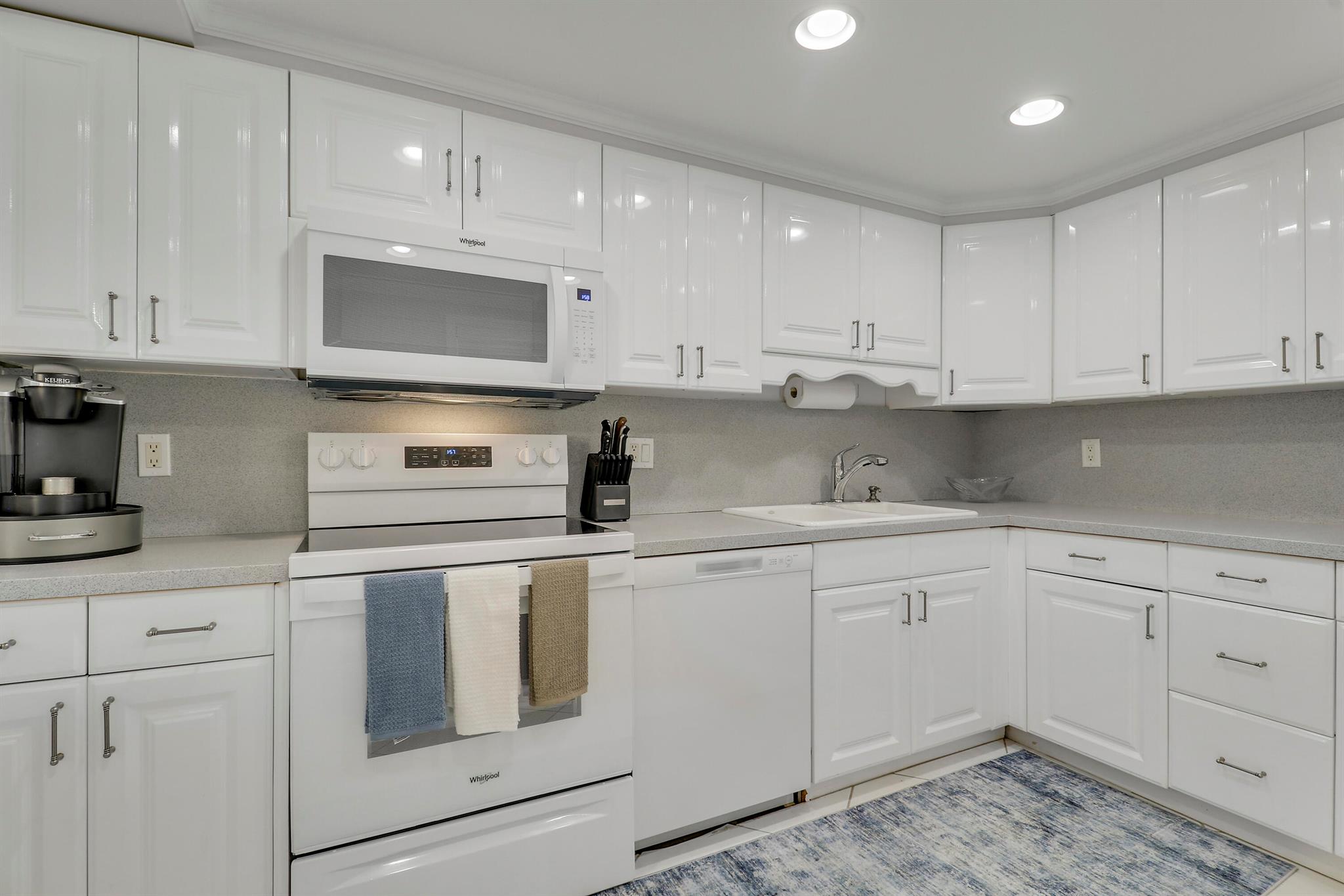 OCEAN TRAIL CONDO I - Residential Lease