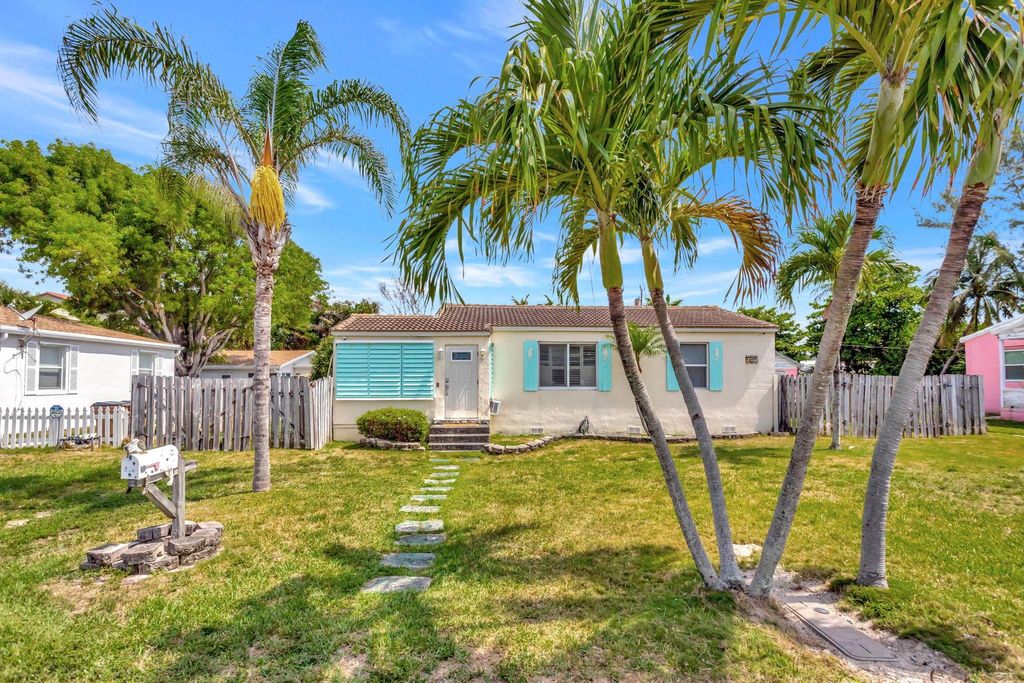 Photo of 1961 NE 3rd Street, Deerfield Beach, FL 33441 (MLS # F10504447)