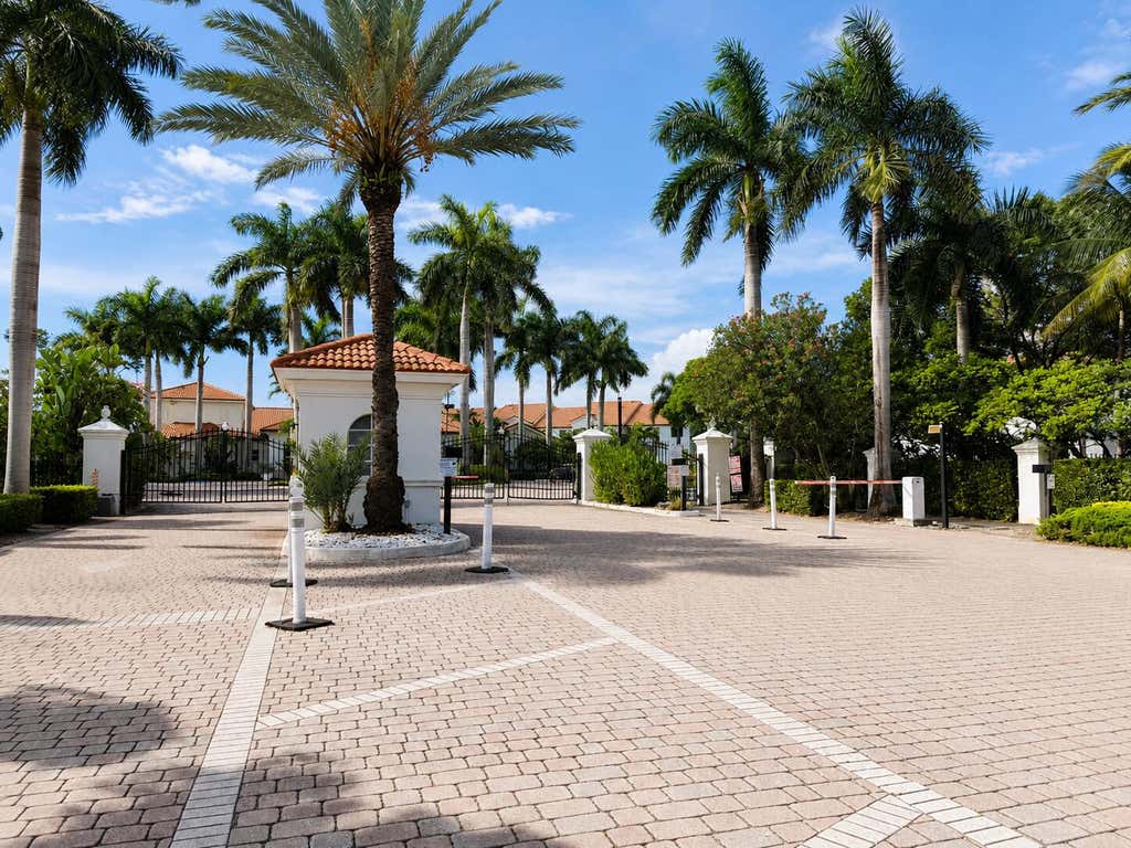 Photo of 106 VILLA Circle #106, Boynton Beach, FL 33435 (MLS # B26067391)