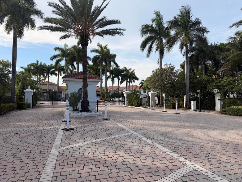 Photo of 106 VILLA Circle #106, Boynton Beach, FL 33435 (MLS # B26067391)