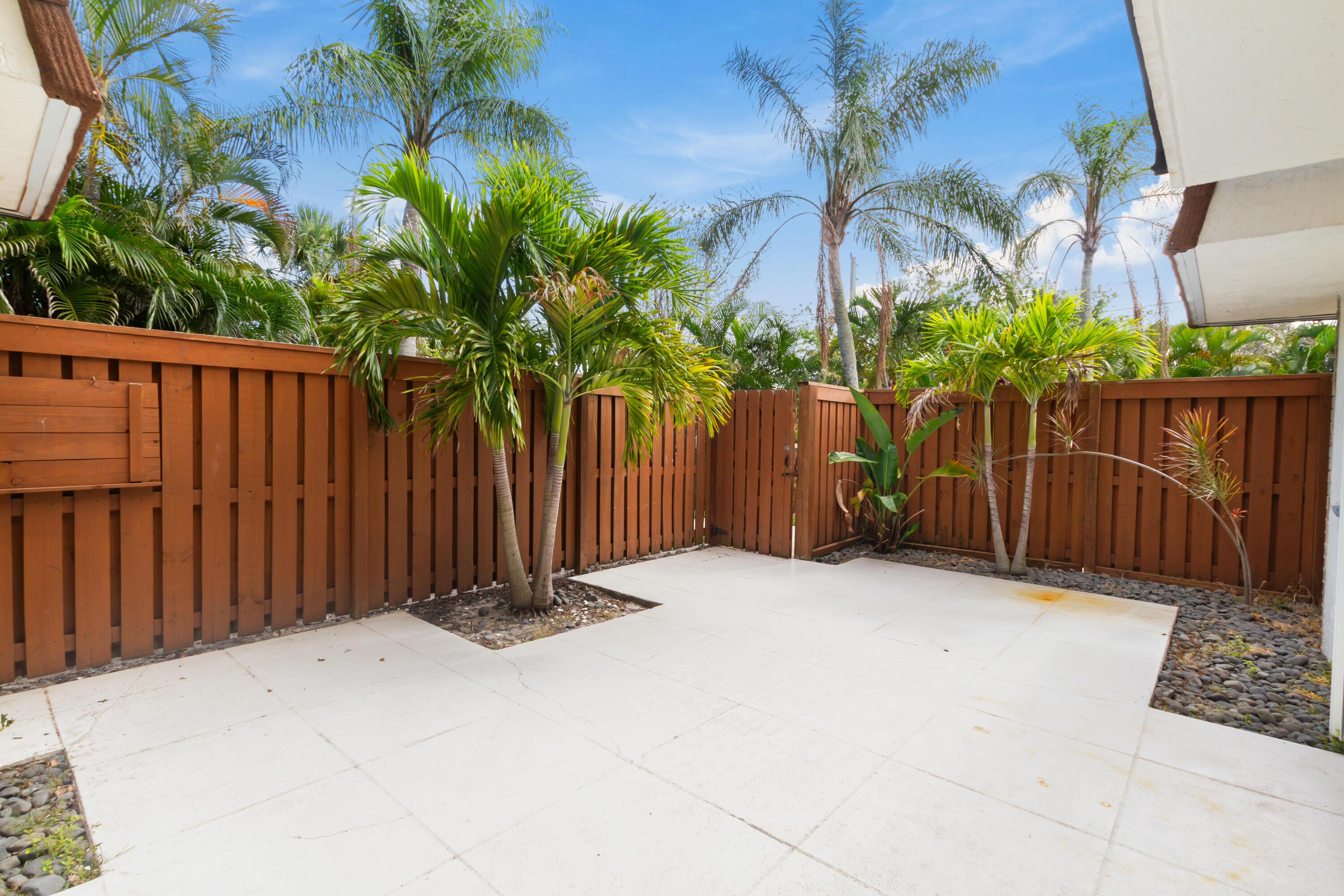 TEQUESTA HILLS CONDO - Residential Lease