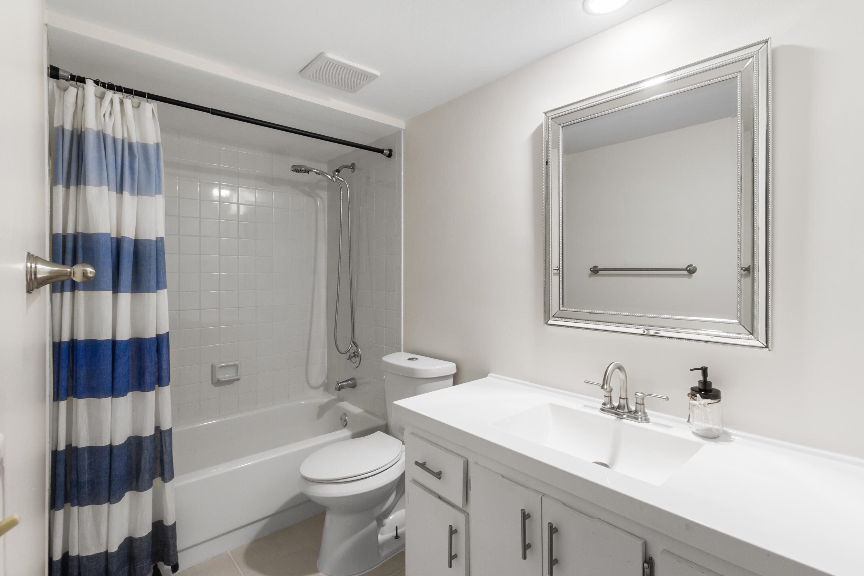 TEQUESTA HILLS CONDO - Residential Lease