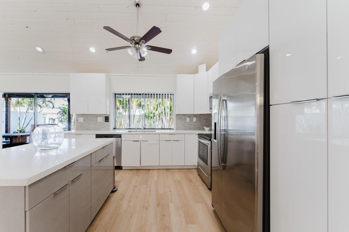 DELRAY MNR - Residential Lease