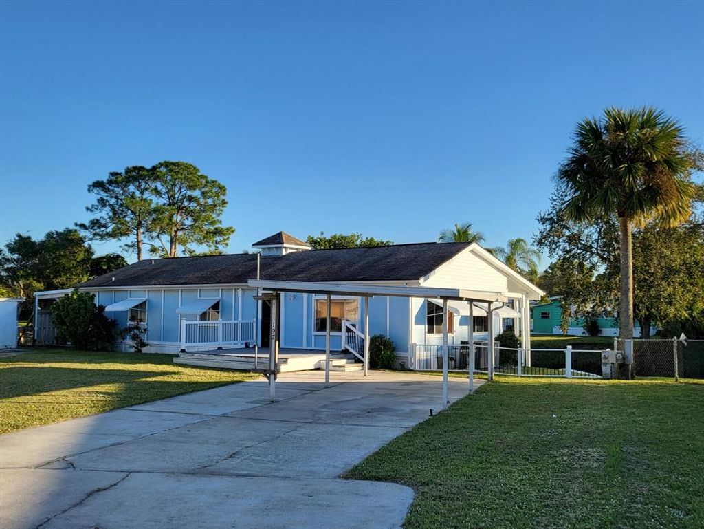 Photo of 197 SE Riverbend Street, Stuart, FL 34997 (MLS # R10762698)