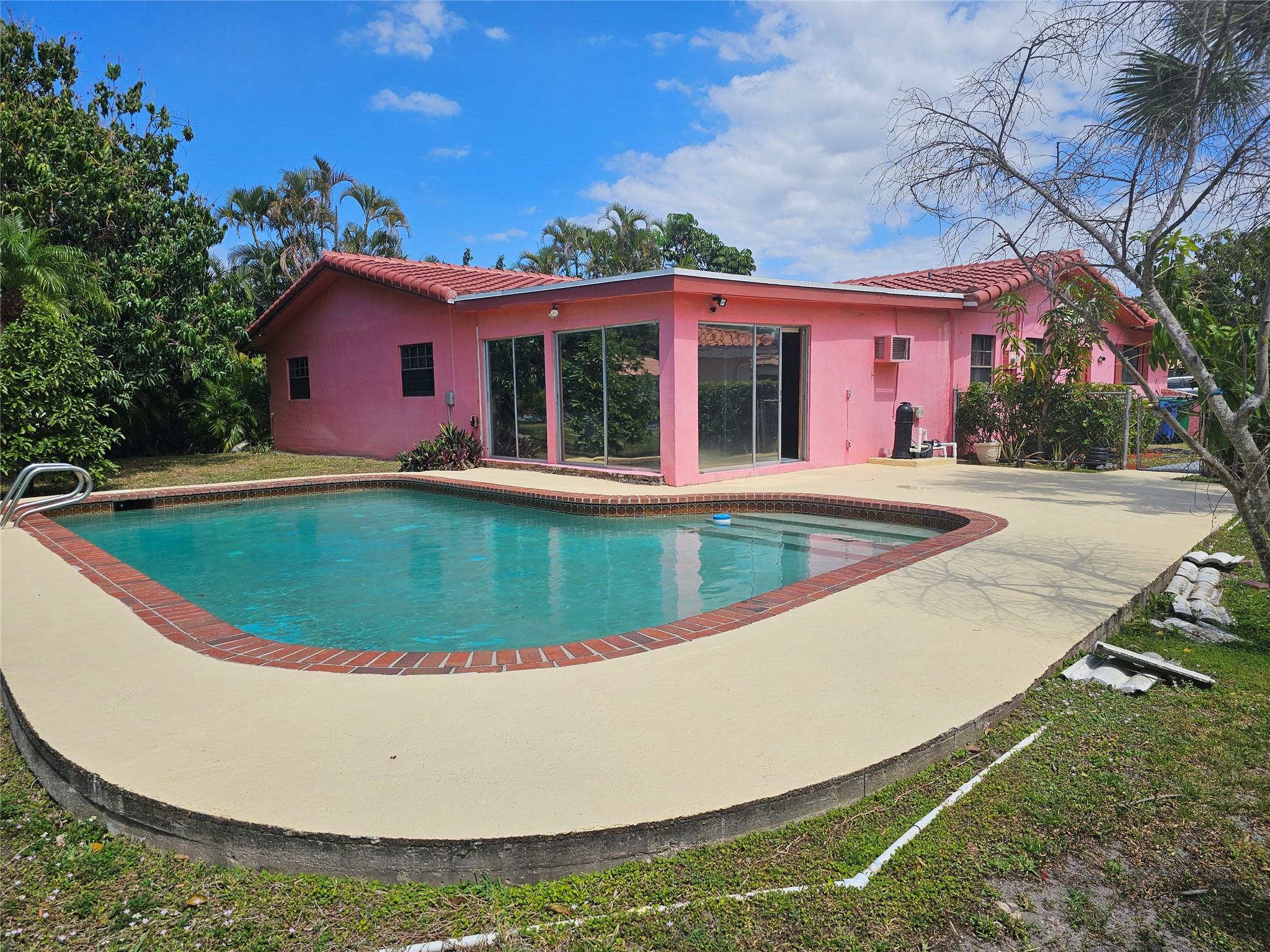 4460 NW 105th Ter