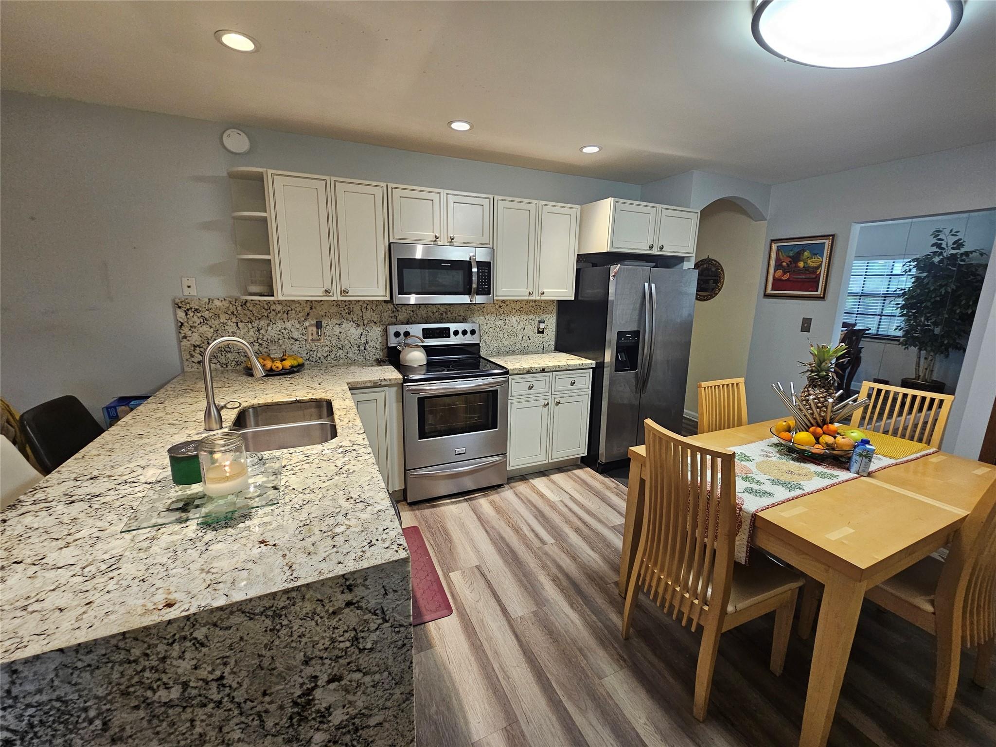 4460 NW 105th Ter