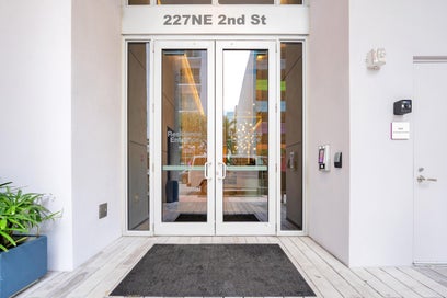 227 NE 2ND Street 2801 Miami FL 33132