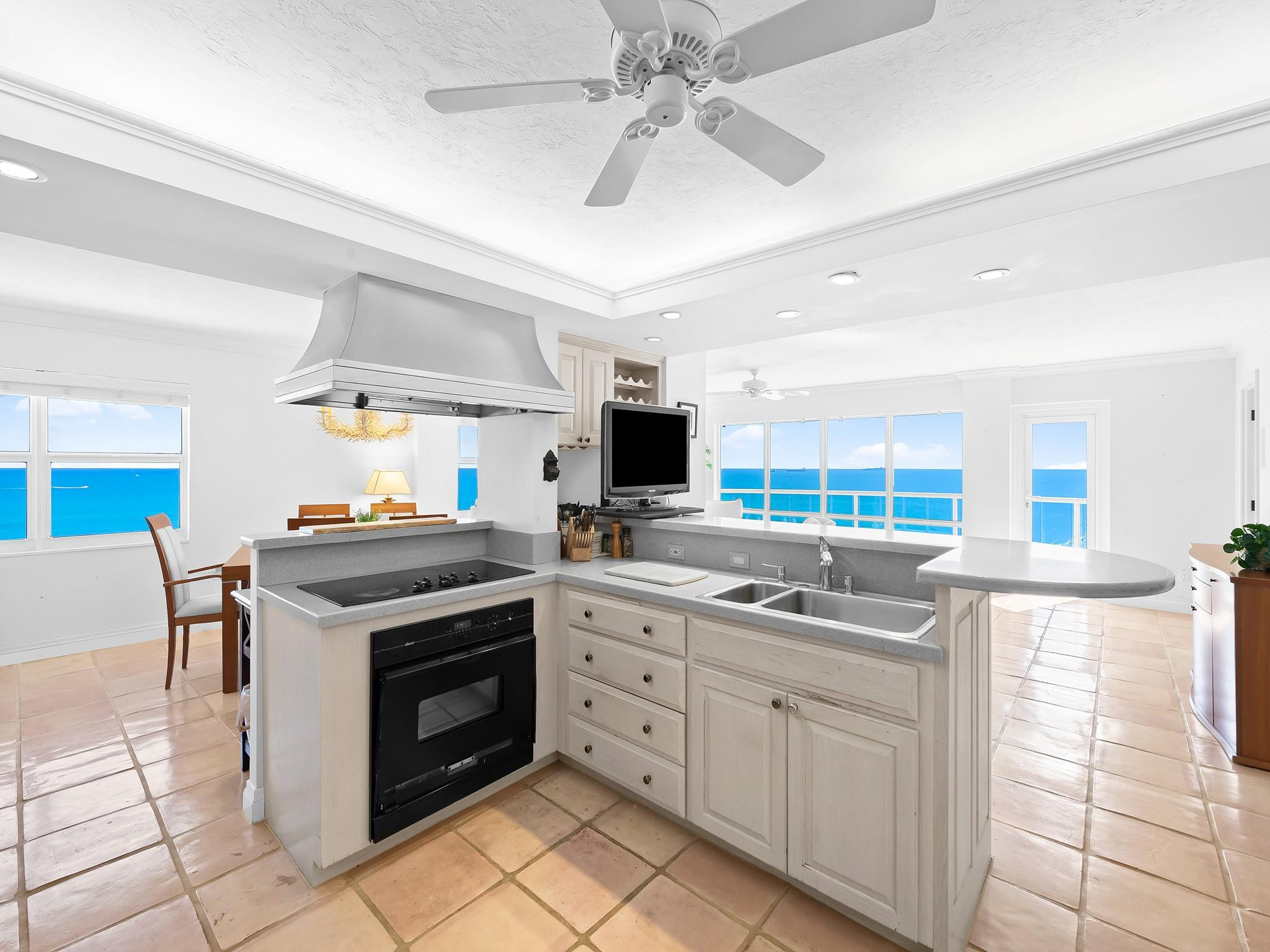 Southpoint Condominium - Residential