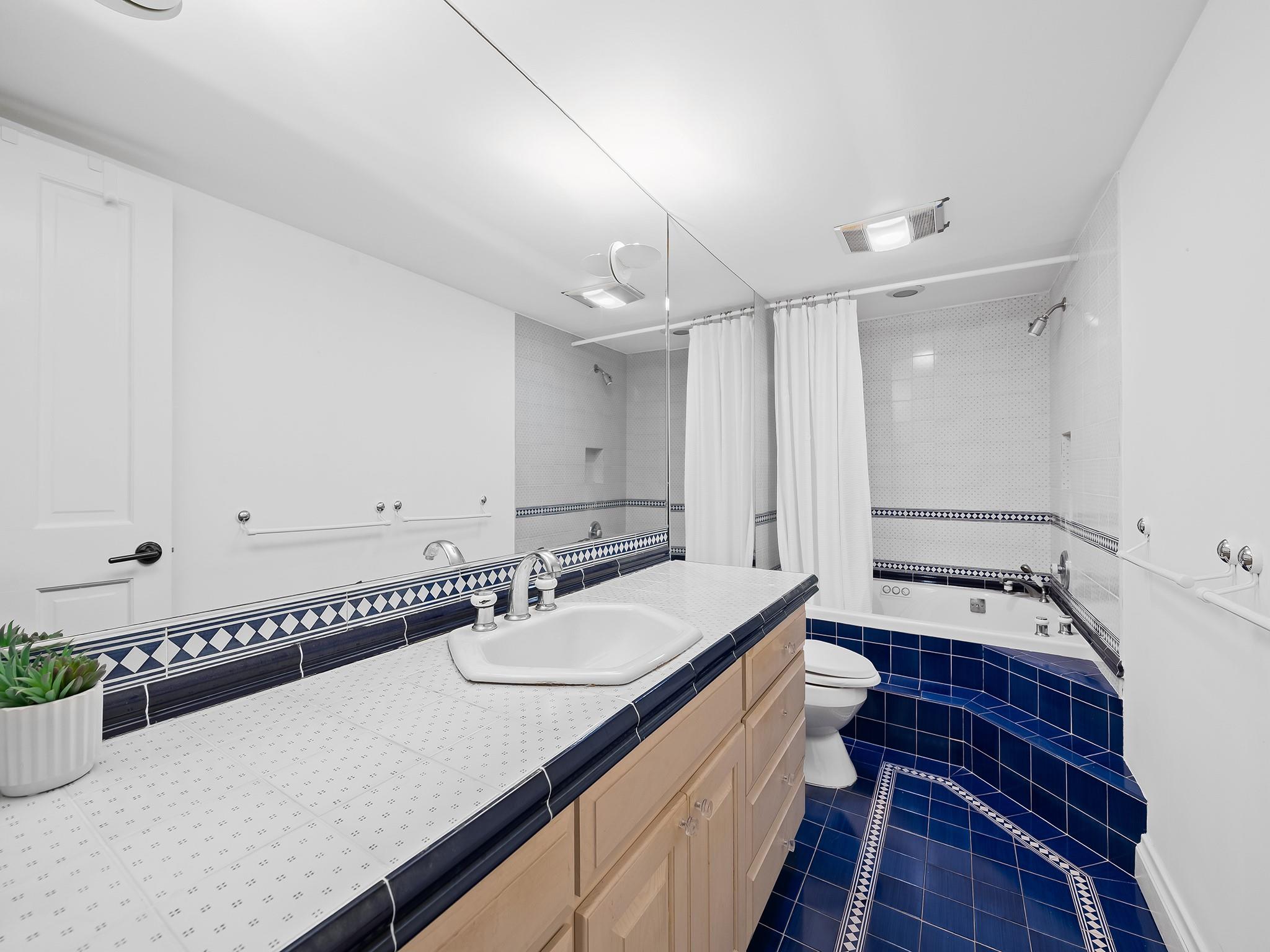 Southpoint Condominium - Residential