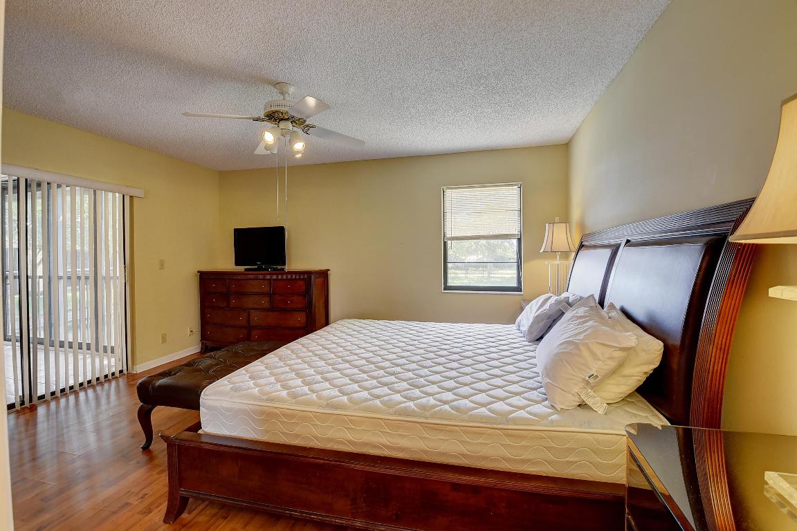 Palm Chase Lakes - Residential