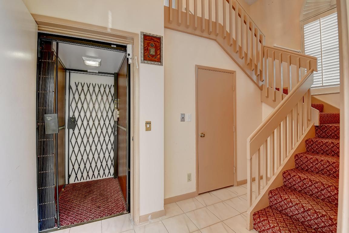 Palm Chase Lakes - Residential