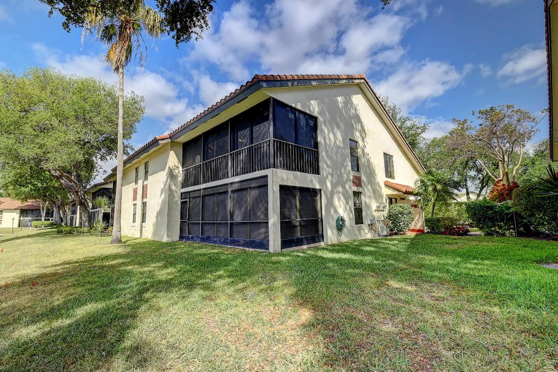 Palm Chase Lakes - Residential