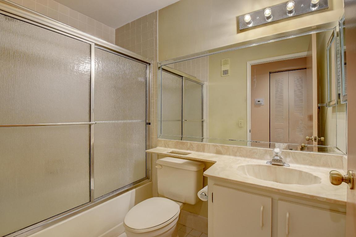 Palm Chase Lakes - Residential