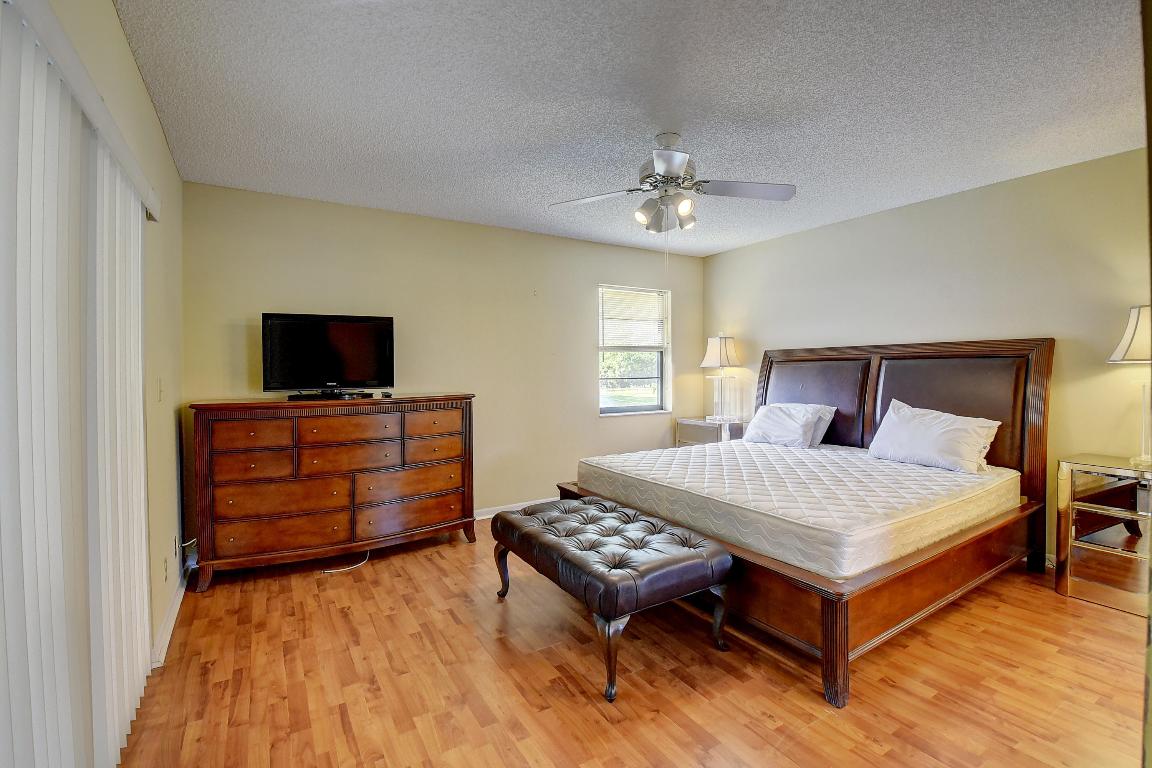 Palm Chase Lakes - Residential