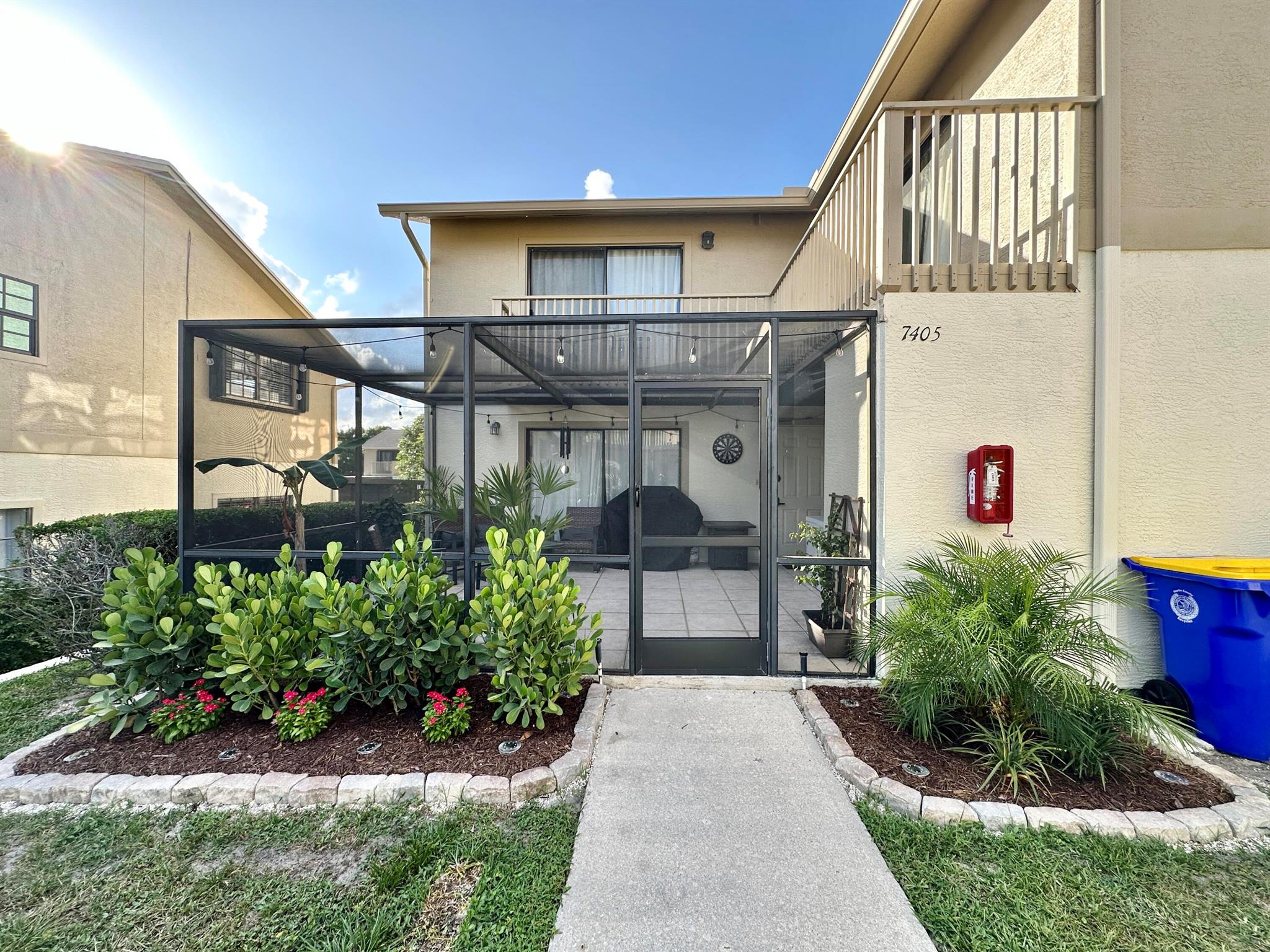 GREAT TOWNHOME WITH OPEN SPACIOUS LIVING SPACE**NEW GRANITE COUNTERTOPS**FULLY SCREENED PATIO FOR COMFORTABLE OUTDOOR ENJOYMENT*LARGE OPEN LIVING AREA AND LARGE MASTER BEDROOM GIVES YOU ROOM MOST OTHER TOWNHOMES DON'T HAVE. *NEW A/C 2022* HOA INCLUDES TWO POOLS, TENNIS & PICKLEBALL, CABLE & COMMON AREA MAINTENANCE. TAKE A LOOK TODAY MOTIVATED SELLER!