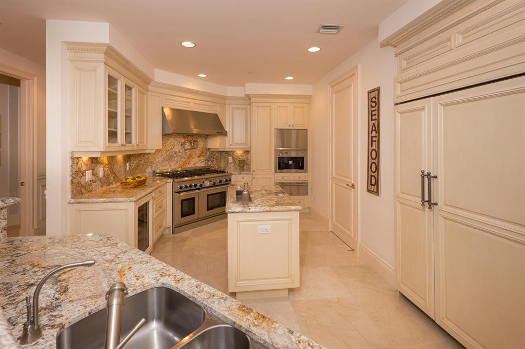 BELLARIA CONDO - Residential