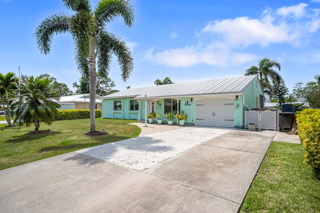Photo of 2132 SE Wald Street, Port Saint Lucie, FL 34984 (MLS # R10972985)