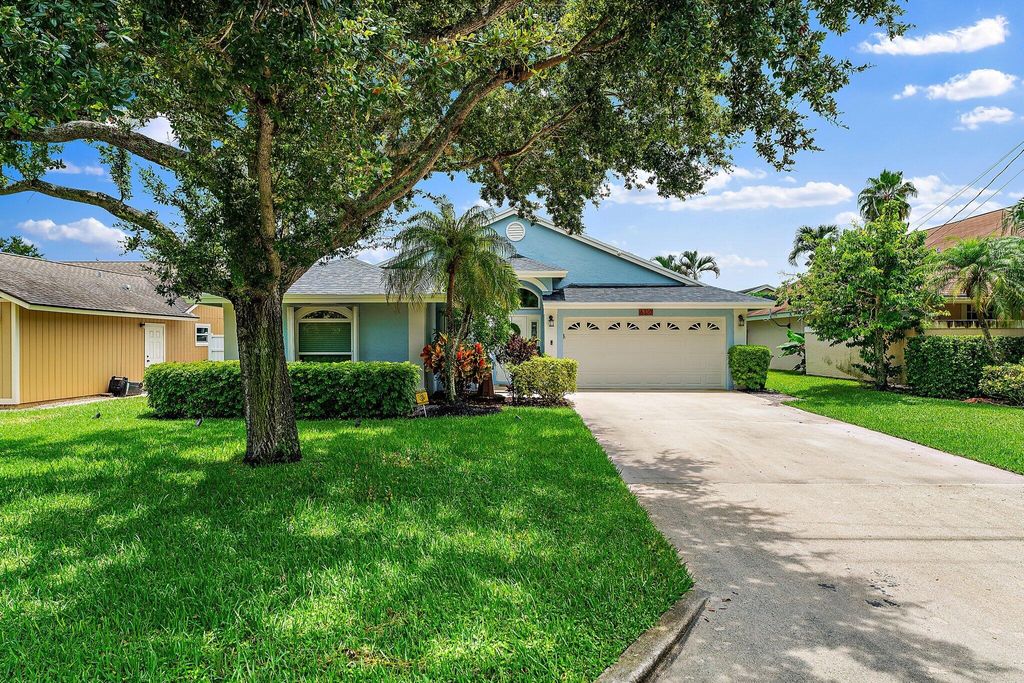 Photo of 6310 Leslie Street, Jupiter, FL 33458 (MLS # R11007649)