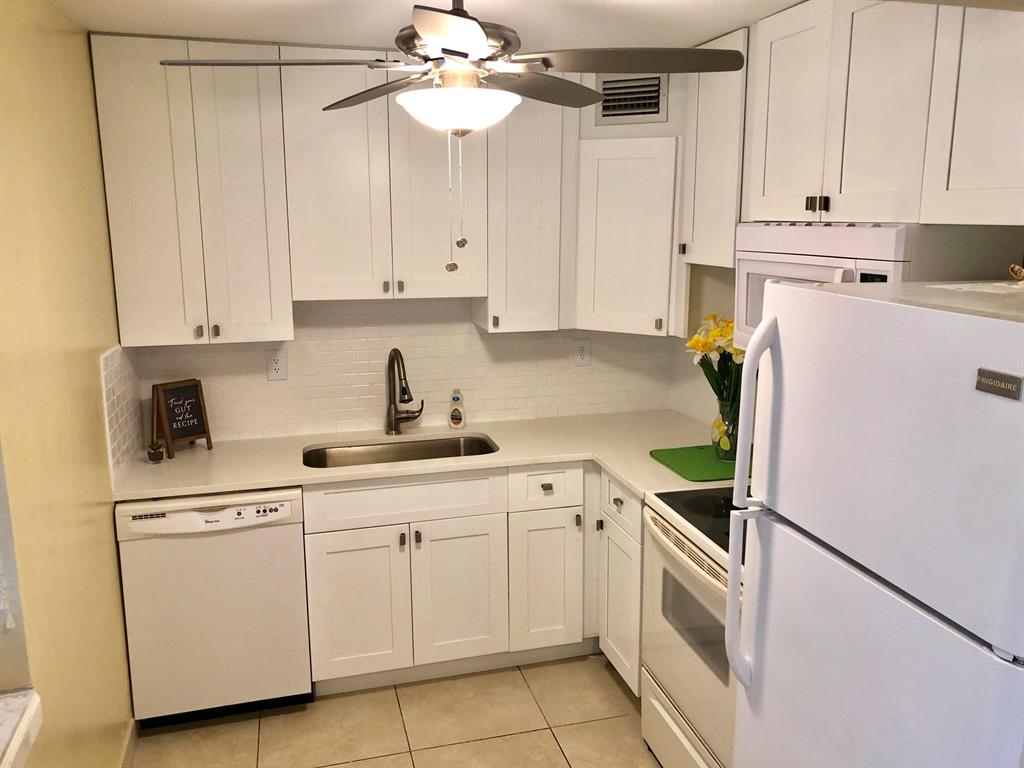 KINGS POINT CAPRI CONDOS - Residential