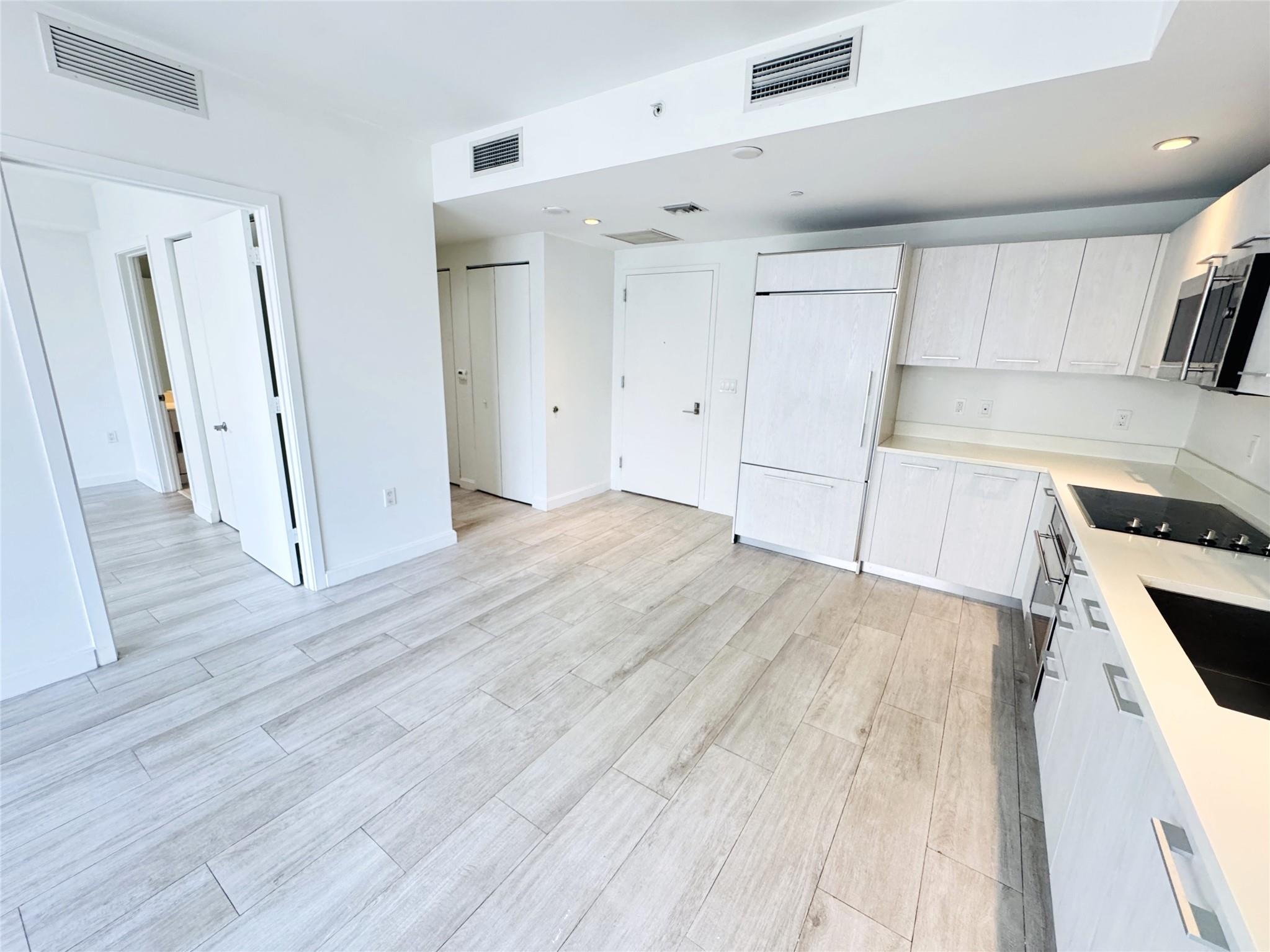 55 SW 9th St 2707