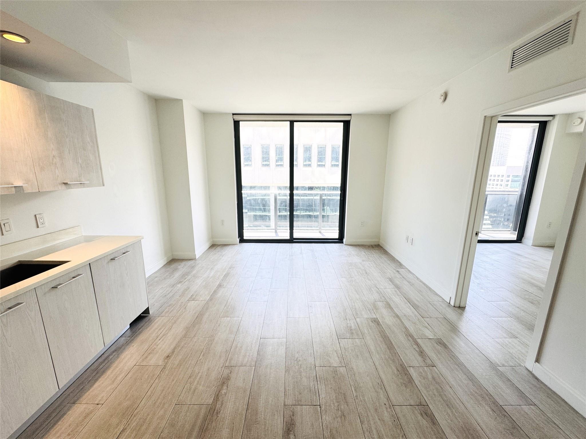 55 SW 9th St 2707