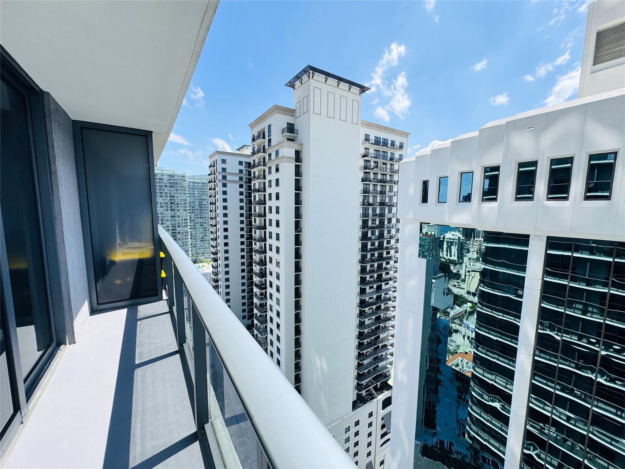 55 SW 9th St 2707