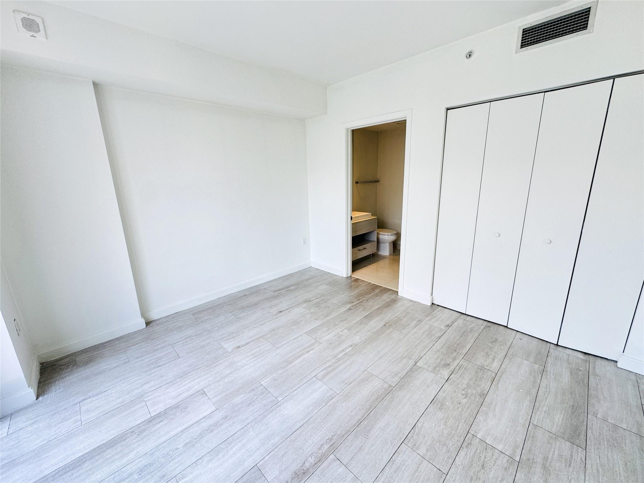 55 SW 9th St 2707