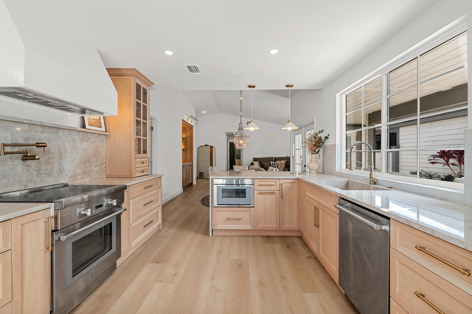 BEDFORD MEWS AT WELLINGTON - Residential