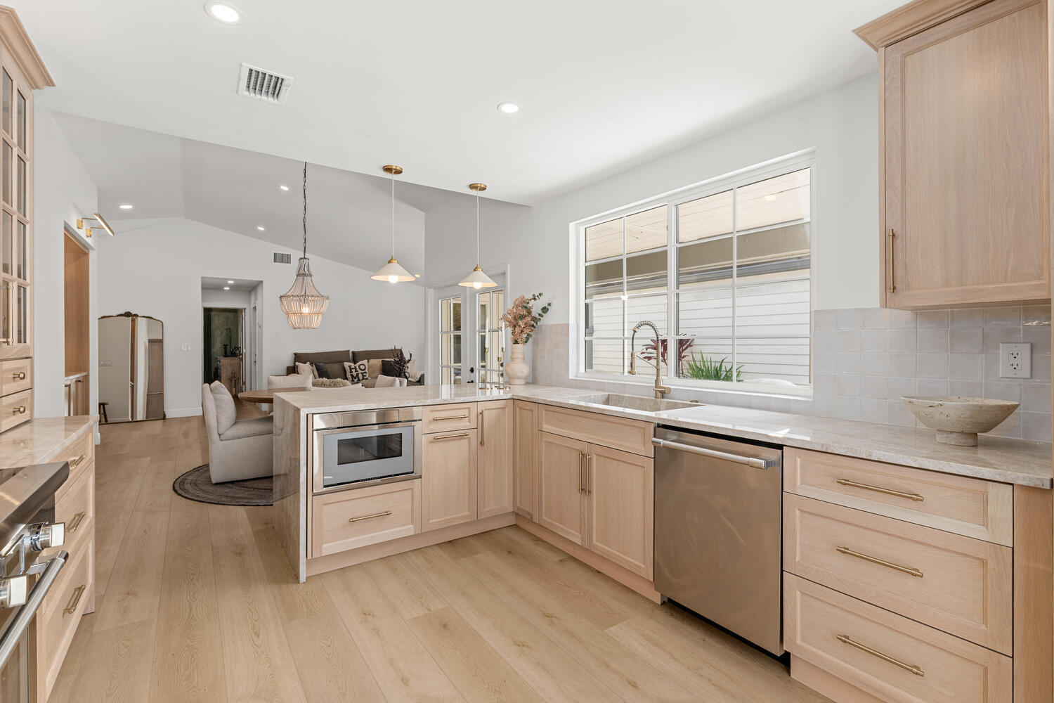 BEDFORD MEWS AT WELLINGTON - Residential