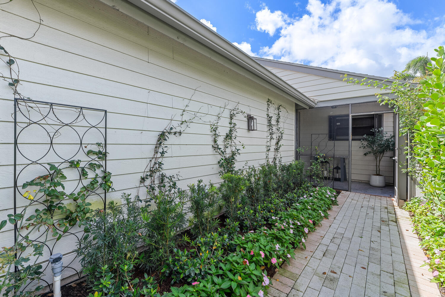 BEDFORD MEWS AT WELLINGTON - Residential