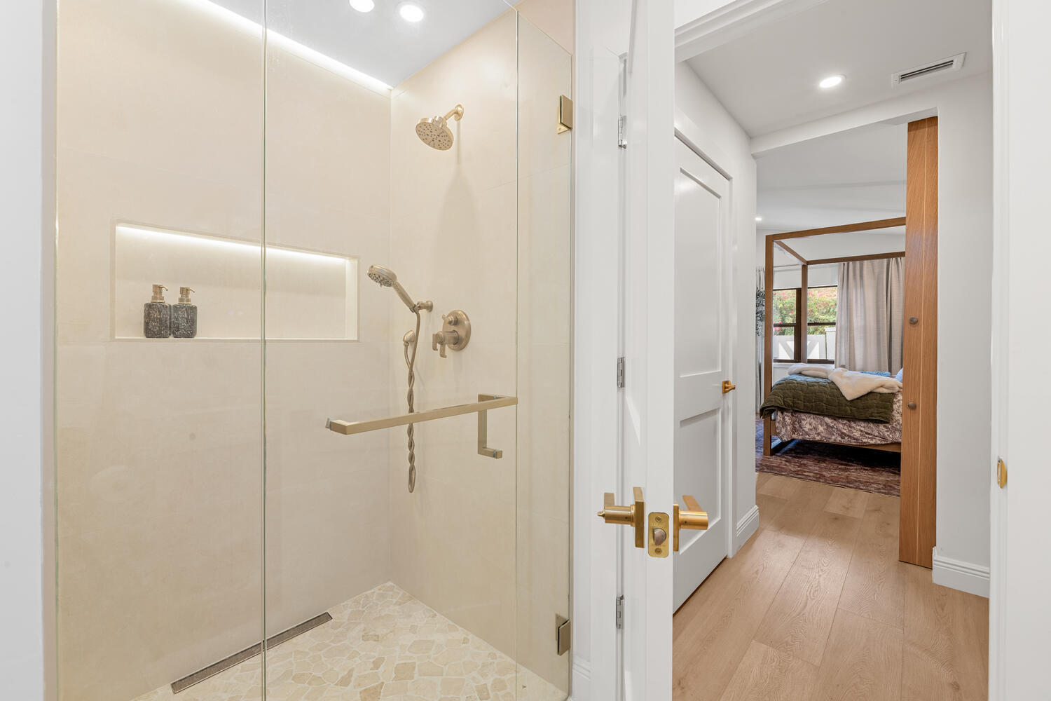 BEDFORD MEWS AT WELLINGTON - Residential