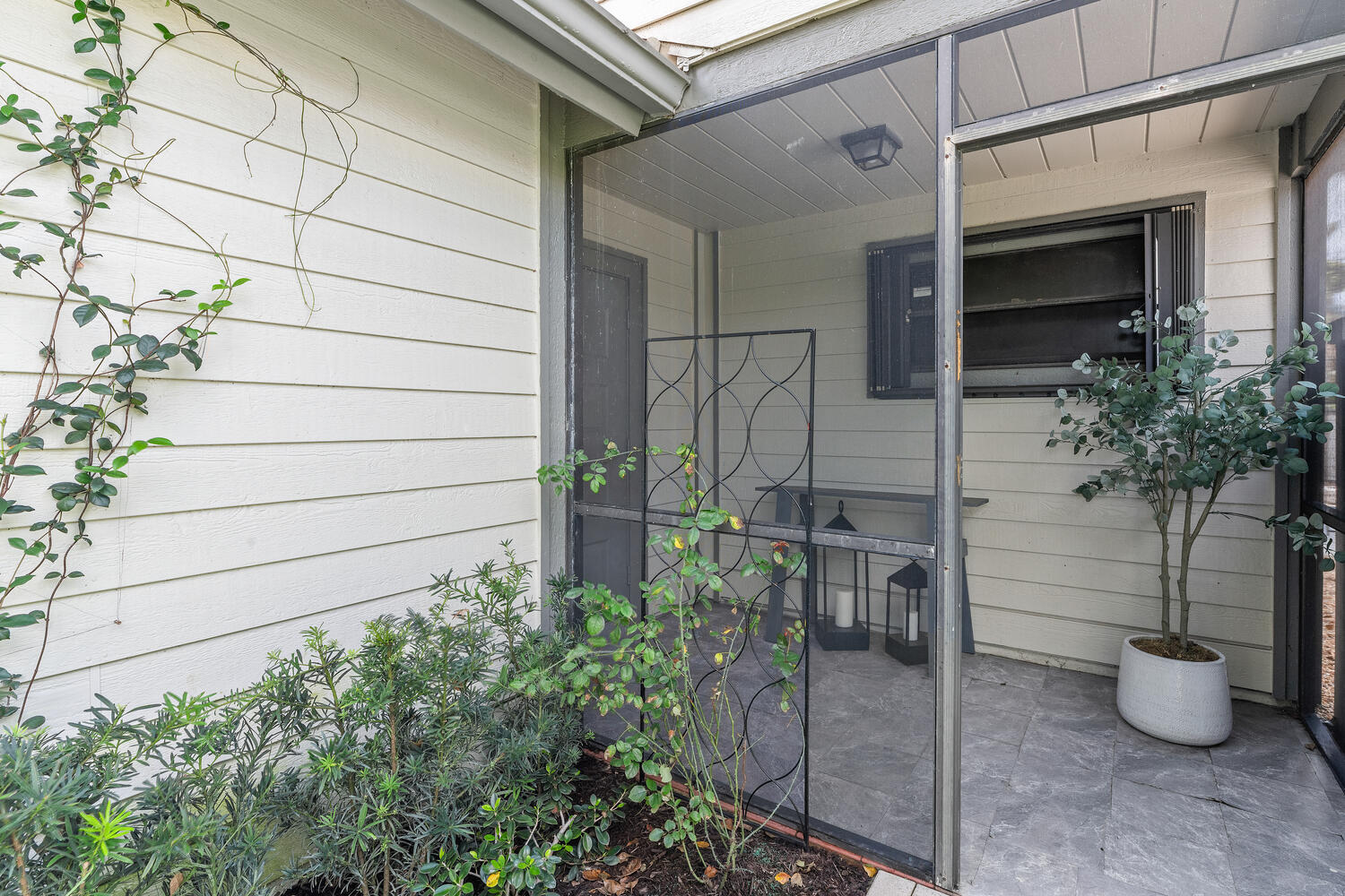 BEDFORD MEWS AT WELLINGTON - Residential