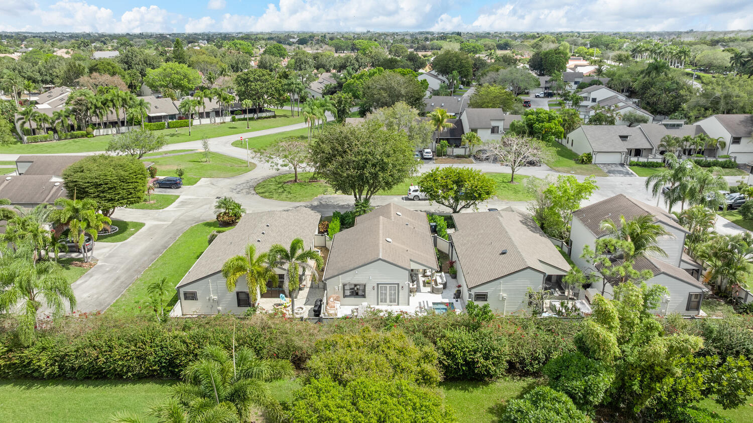 BEDFORD MEWS AT WELLINGTON - Residential