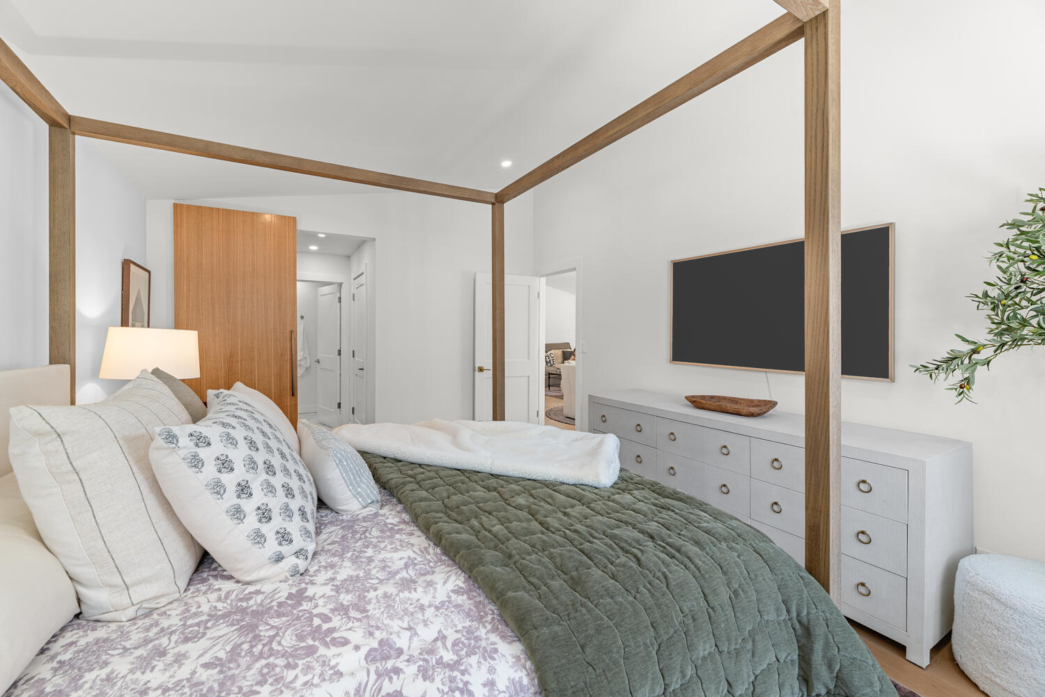 BEDFORD MEWS AT WELLINGTON - Residential