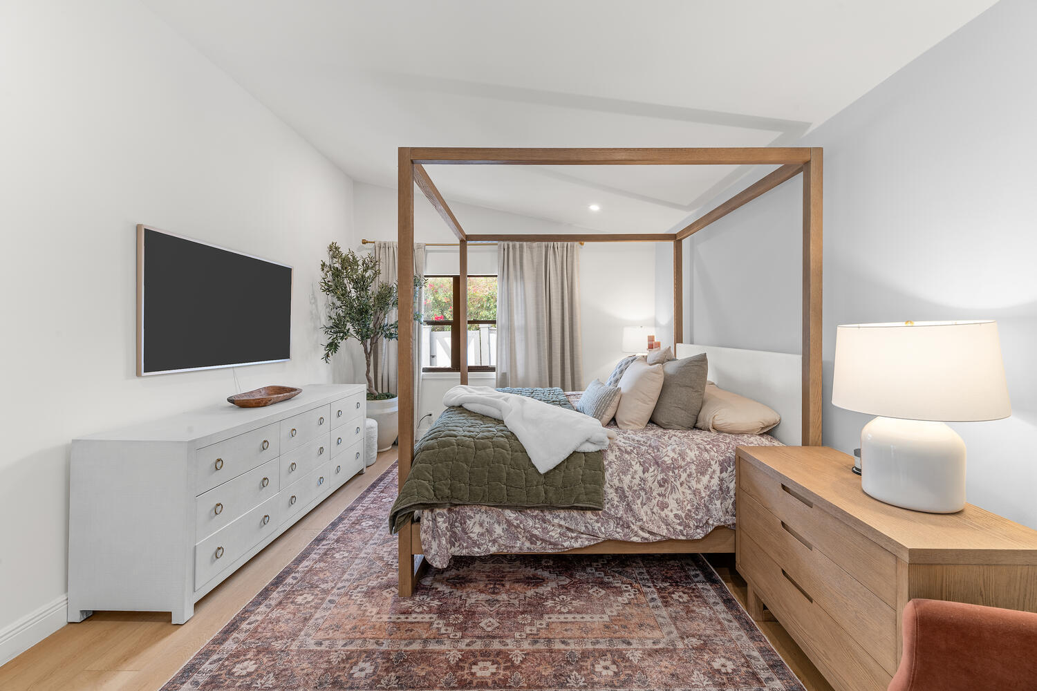 BEDFORD MEWS AT WELLINGTON - Residential