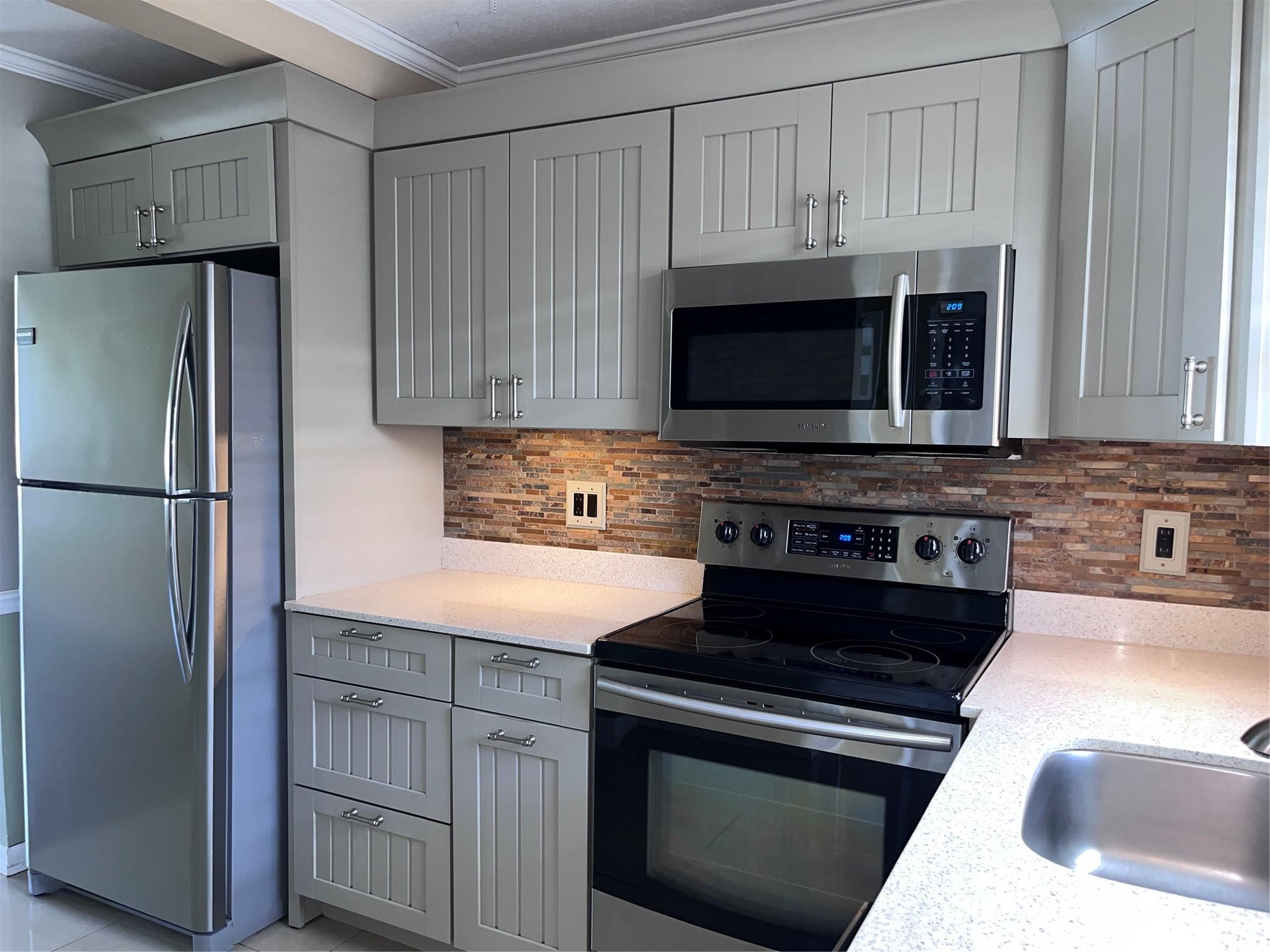 1445 SE 15 CT 102