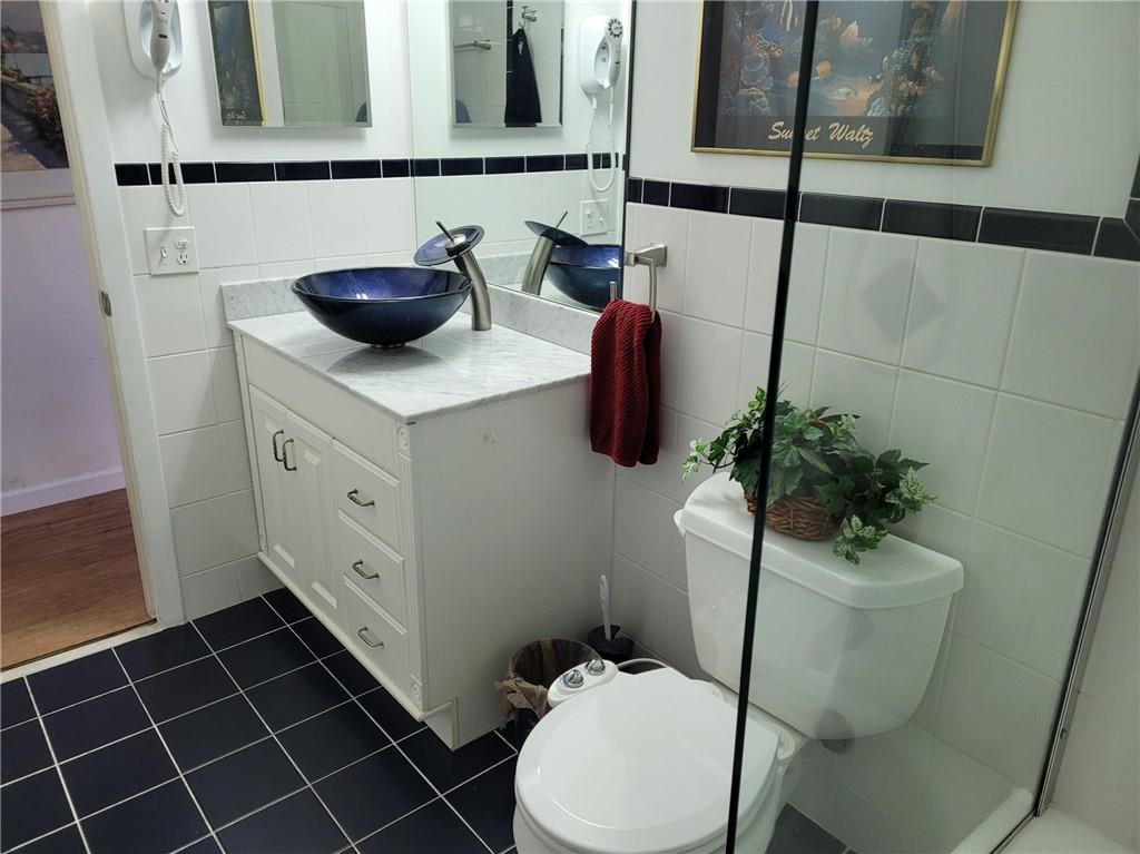 Le Jeune Manor Condo - Residential