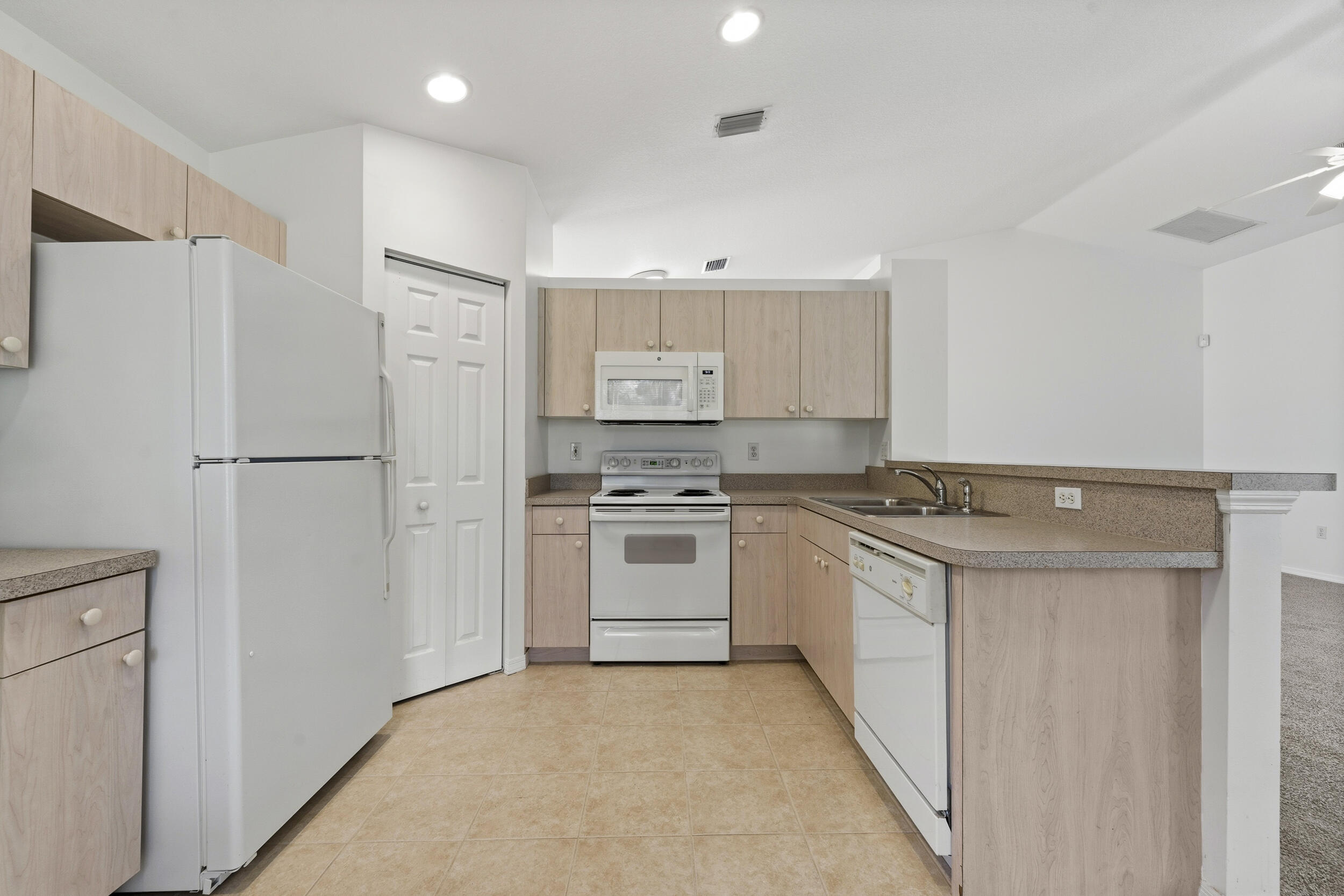 LAKEFOREST AT ST LUCIE WEST PHASE 1 - Residential