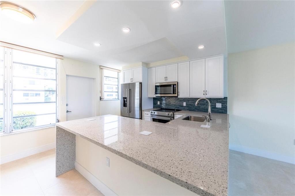 SUNRISE BAY CLUB - Residential