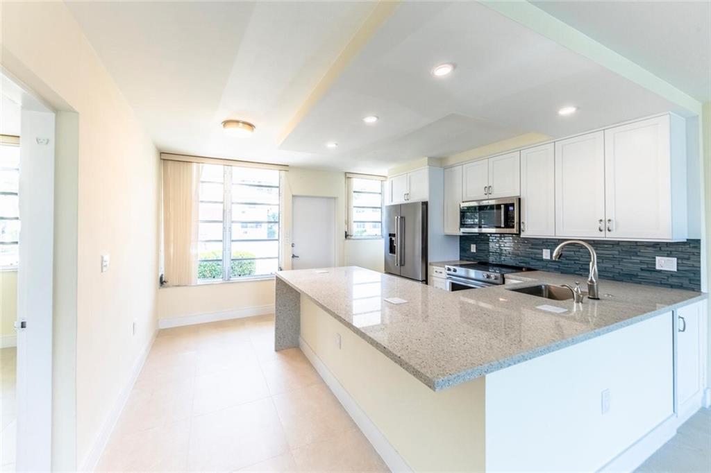 SUNRISE BAY CLUB - Residential