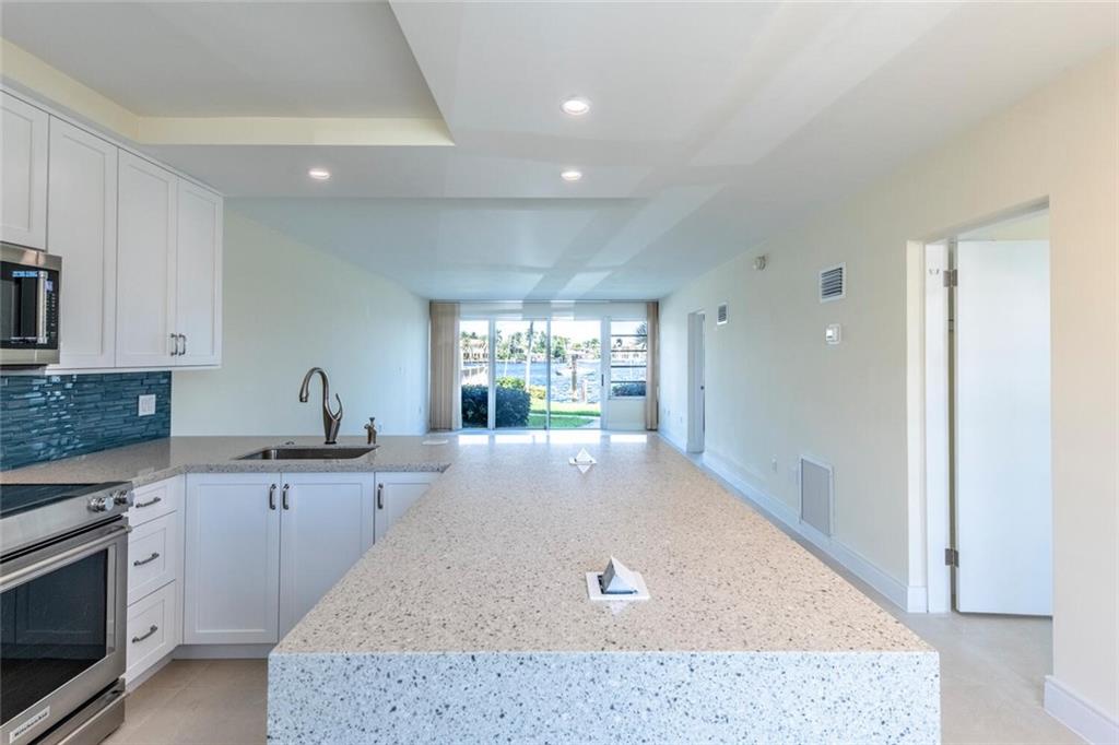 SUNRISE BAY CLUB - Residential