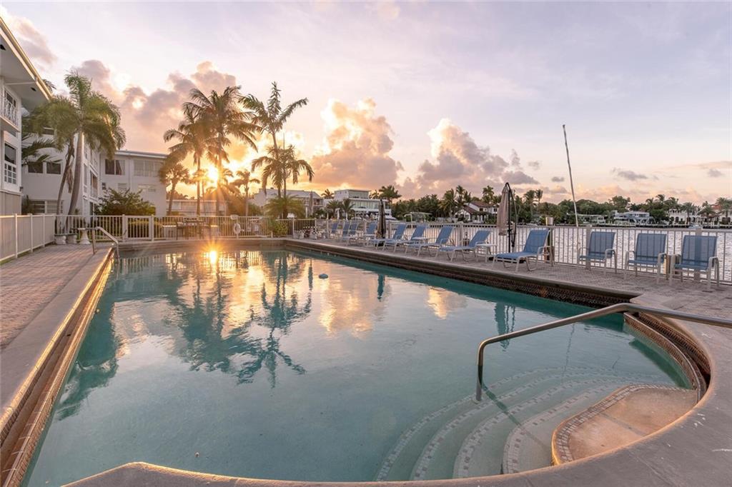 SUNRISE BAY CLUB - Residential