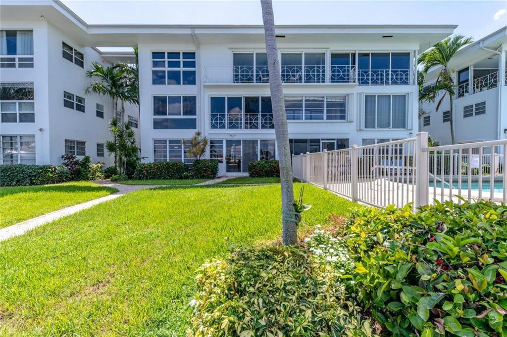 SUNRISE BAY CLUB - Residential